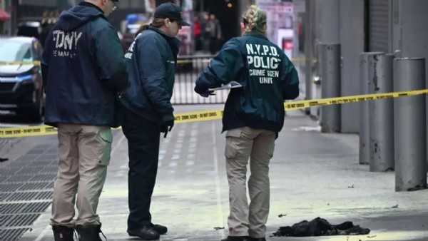 Akılalmaz olay! Meydanda insan yaktılar